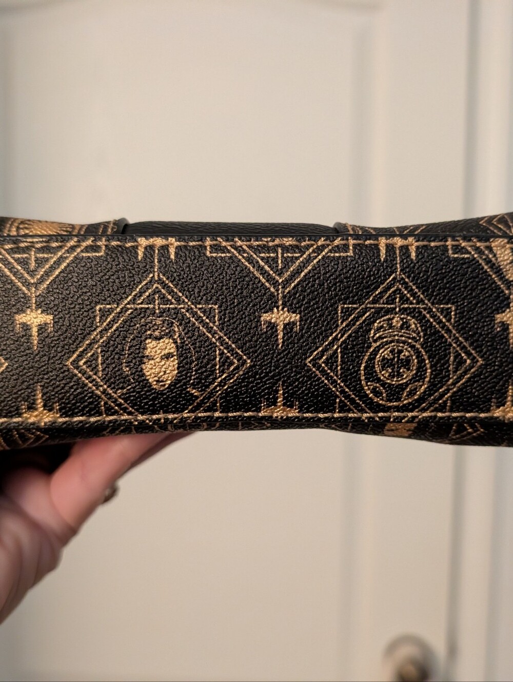 Dooney & Bourke Disney Parks Star Wars Last Jedi Clutch Crossbody Purse - Picture 6 of 7